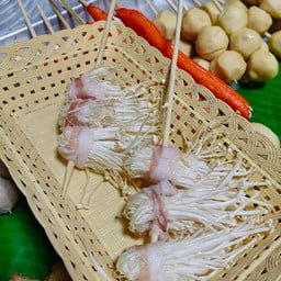 ร้านหมาล่า&ยำเสียบไม้Byพี่หนูษา&น้องเอวา