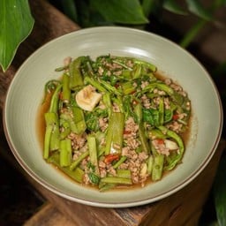 ผัดผักบุ้งกะปิหมูสับ