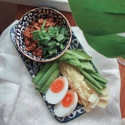 น้ำพริกหมูผัดผักสด + ไข่ต้ม