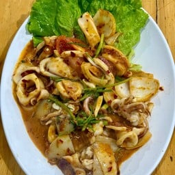 ปลาหมึกผัดพริกเผา  Stir-fried squid with chili