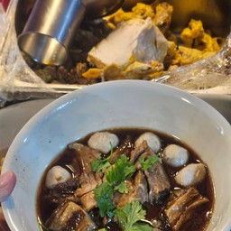 ป้าเล็กก๋วยเตี๋ยวไก่ ปราณบุรี