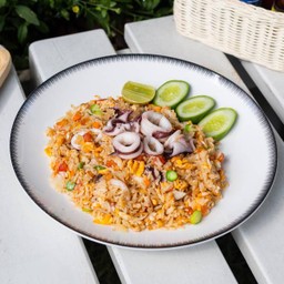 ข้าวผัดปลาหมึก