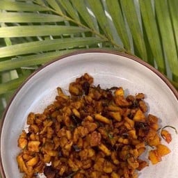 กากหมูผัดพริกขิง