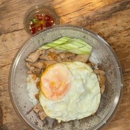 ข้าวทอดกระเทียม (2 กล่อง) เลือกเนื้อสัตว์ได้ค่ะ