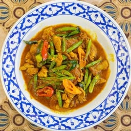 หมูชิ้นผัดพริกแกงถั่ว