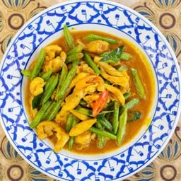 ไก่ชิ้นผัดพริกแกงถั่ว