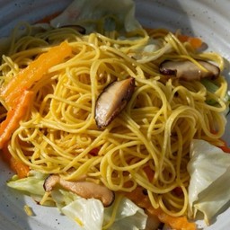 ผัดหมี่เหลืองเห็ดหอม