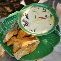 ต้มข่าปลากะพงทอด