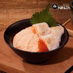 ข้าวหน้าปลาแซลมอนเบิร์นไฟ