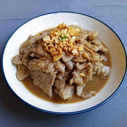 หมูกระเทียมพริกไทยราดข้าว