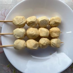 ลูกชิ้นทอดเจ๊ตี๋ (หน้าร้านขายยา บ้านหมอยา ฟาร์มาซี)