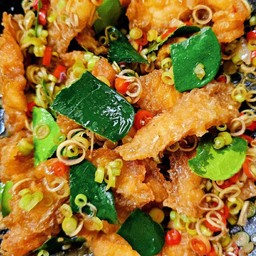 ปลากะพงทอดผัดตะไคร้ ( กับข้าว )