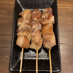 (A6)ขาหมูหมักเครื่องเทศ