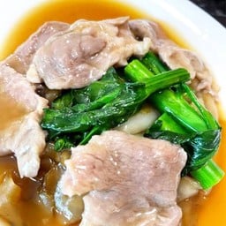 ก๋วยเตี๋ยวราดหน้าคะน้าฮ่องกง