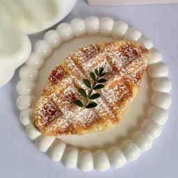 ครอฟเฟิลเคลือบน้ำตาล (Sugar coated croffle)