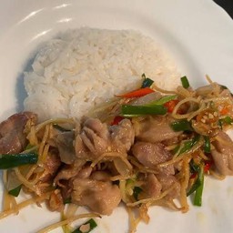 ไก่ผัดขิง