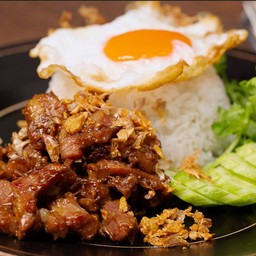 ทอดกระเทียมราดข้าว