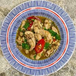 กะเพราไก่ชิ้น