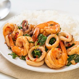 กระเพราทะเลราดข้าว