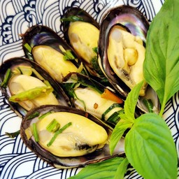 หอยแมงภู่อบสมุนไพร