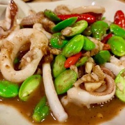 หมึกผัดกะปิใส่สะตอ ( เป็นกับ )