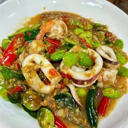 กุ้งหมึก ผัดสตอกะปิ