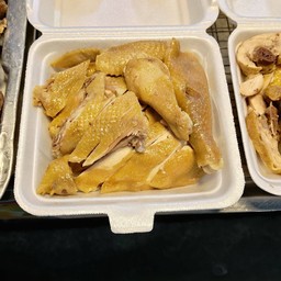 ไก่เหนียวต้มน้ำปลาน้ำจิ้มซีฟูด(ครึ่งตัว เหนียว)