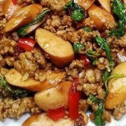 กะเพราไส้กรอกหมูสับ ( กับข้าว )