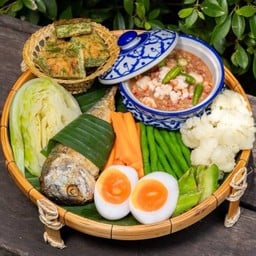 น้ำพริกกะปิ + ปลาทูทอด + ไข่ต้ม