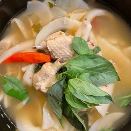 แกงไก่บ้านใส่หน่อไม้ส้ม