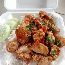 หมูกรอบยายคำมี &อาหารตามสั่งและยำแซ่บรสเด็ด