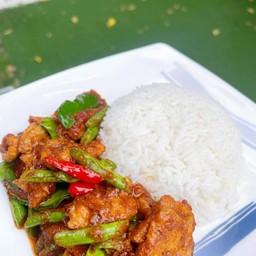 ข้าวผัดพริกแกงหมู