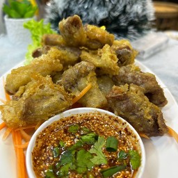 ใส้ทอดน้ำจิ้มเเจ่ว