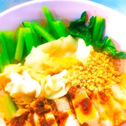 บะหมี่เกี๊ยวหมูกรอบแห้งหมาล่า