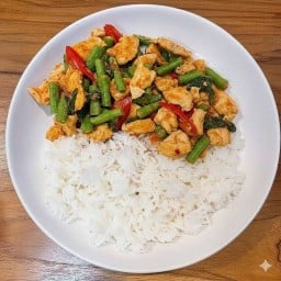 ข้าวพริกแกงไก่