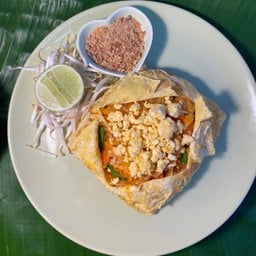 DL ผัดไทยห่อไข่