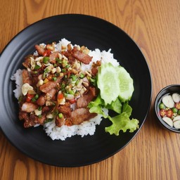 ข้าว หมูสันนอกคั่วพริกเกลือ