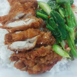 ข้าวคะน้าไก่กรอบ