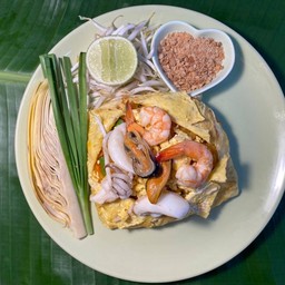 DL ผัดไทยทะเลห่อไข่