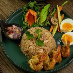 ข้าวผัดน้ำชุปยำกุ้งย่าง