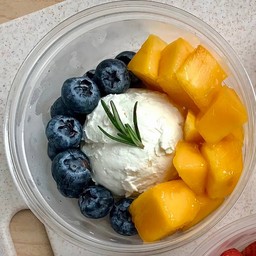 มะม่วง บลูเบอร์รี่ กรีกโยเกิร์ต