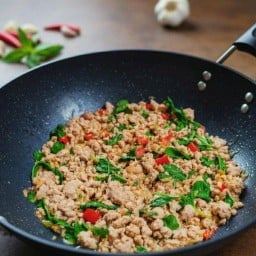 กระเพราอิ่มทรัพย์