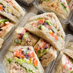 แซนวิช ใส้ทูน่า + สลัดผักรวม 59