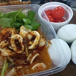 ปลาหมึกผัดไข่เค็ม(กับข้าว)