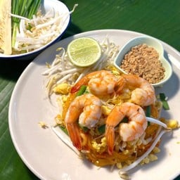 DL ผัดไทยกุ้งสด