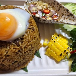 ข้าวผัดกะเพราะเนื้อวากิว+ไข่ออนเซ็น