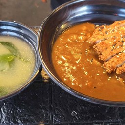 ข้าวแกงกระหรี่หมูทอด