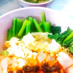 บะหมี่เกี๊ยวหมูแดงแห้งหมาล่า