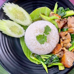 คะน้าหมูกรอบราดข้าว