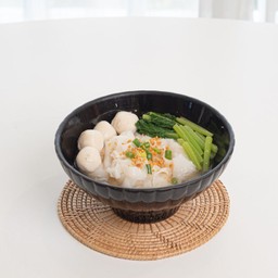 เส้นใหญ่ลูกชิ้นปลาฮ่องกง